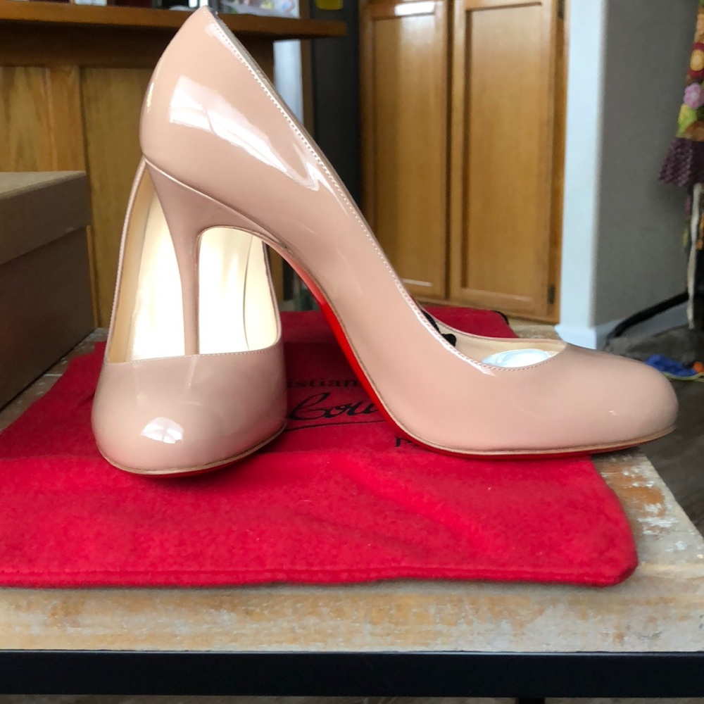 NEW NEVER WORN 100 FIFI Christian Louboutin 39.5